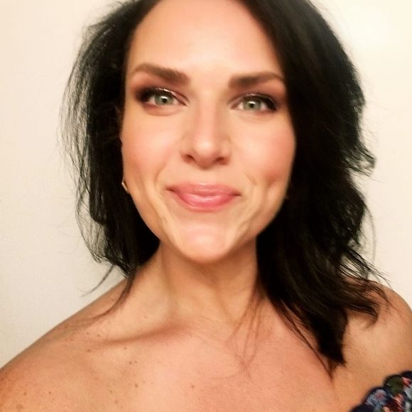 Meet your Posher, Justine - Picture 1 of 1